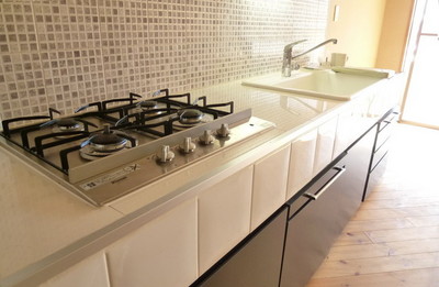 Kitchen. Of solid 4-burner stove