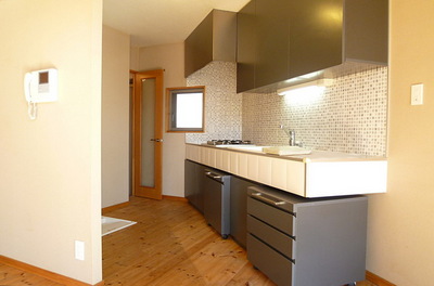 Kitchen. Of solid 4-burner stove