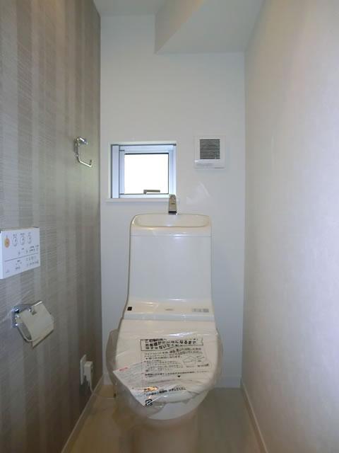 Toilet. Indoor (10 May 2013) Shooting