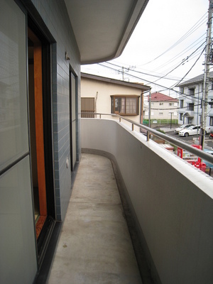 Balcony. L-shaped balcony