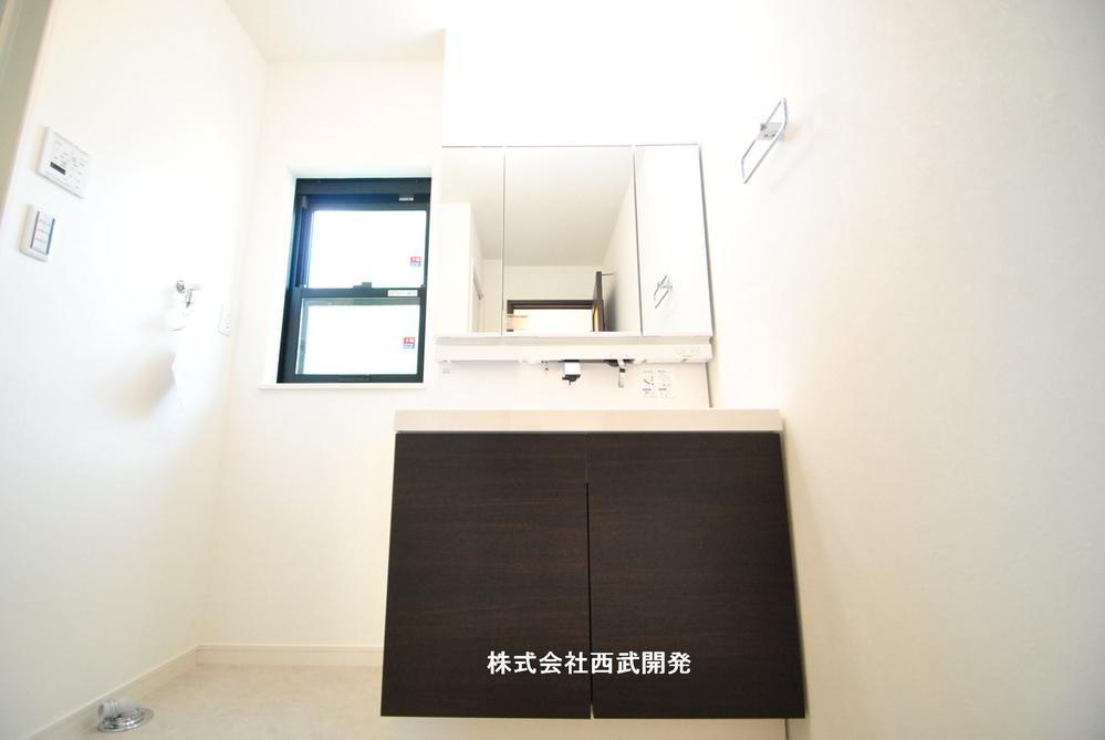 Wash basin, toilet. Indoor (September 2013) Shooting