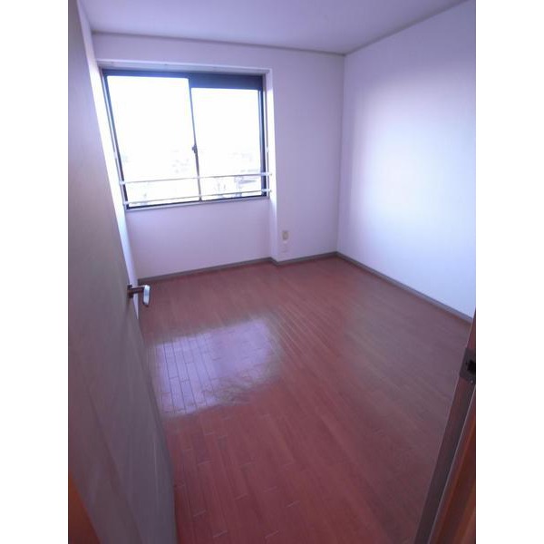 Living and room. North Western-style 4.5 Pledge