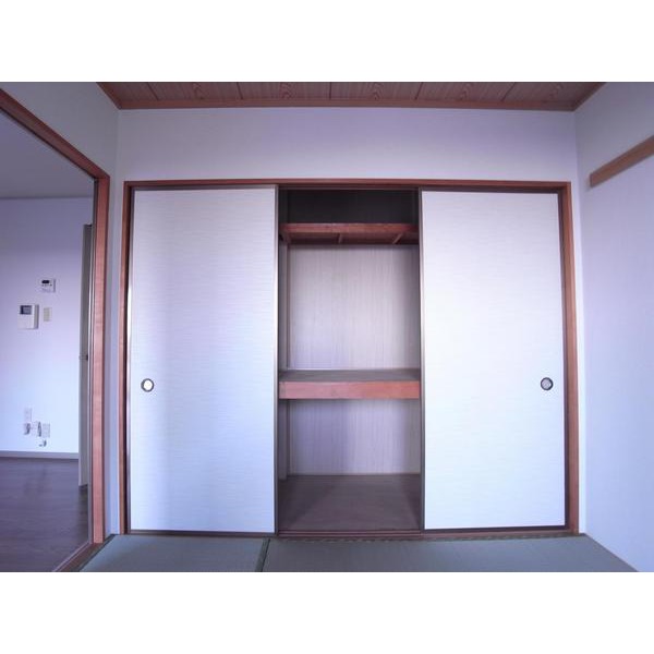 Receipt. Storage of Japanese-style room