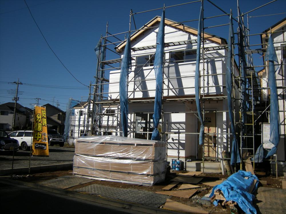 Local appearance photo. F Building Site 33.41 square meters Building 28.04 square meters Southeast road surface Parallel parking two Allowed Face-to-face kitchen All room 6 quires more