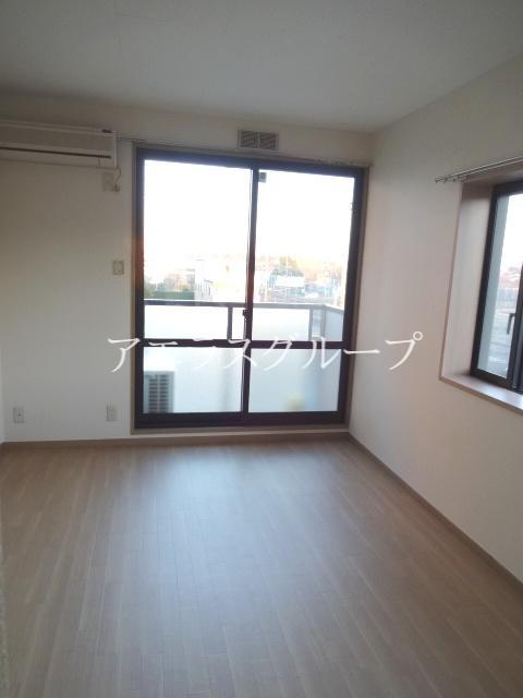 Living and room. The view from the room is also good! 