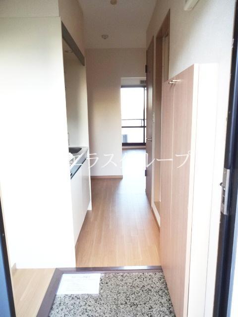 Entrance. Bright entrance! 