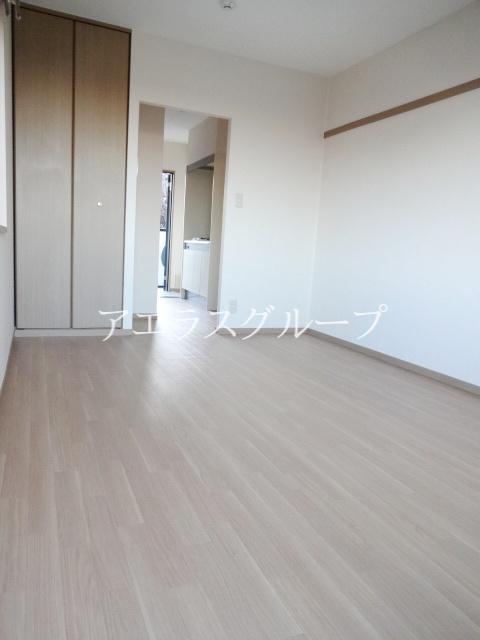 Living and room. It has become a clean room! 