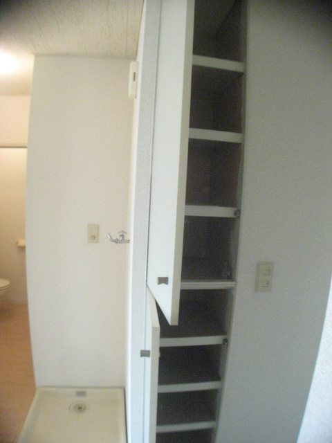 Receipt. Enter a lot! Shoes is a box!