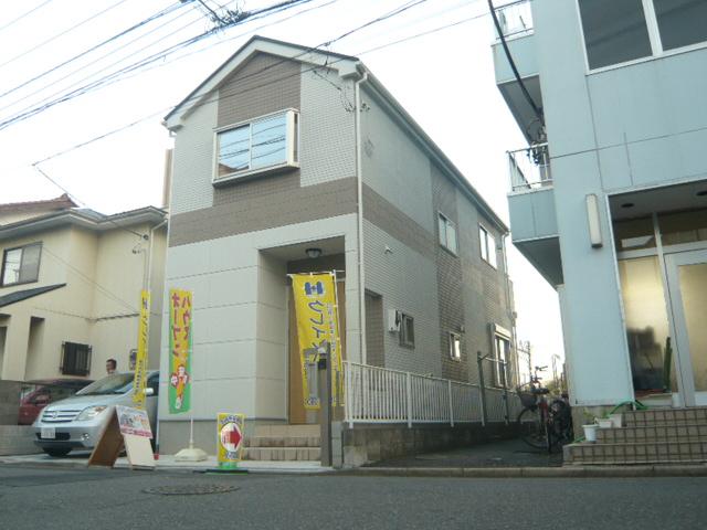 Local appearance photo. Local (11 May 2013) Shooting