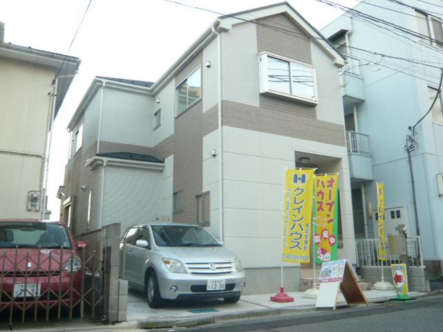 Local appearance photo. Local (11 May 2013) Shooting