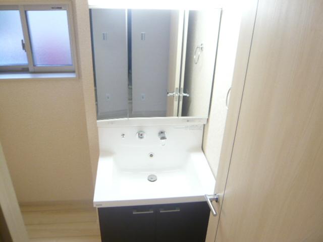 Wash basin, toilet. Local (11 May 2013) Shooting