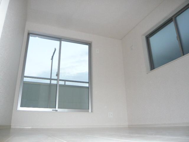 Non-living room. Local (11 May 2013) Shooting