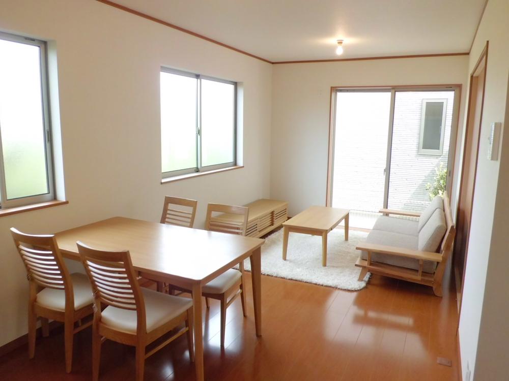 Living. Why do not you relax in the living room between the relaxation is a luxurious interior?