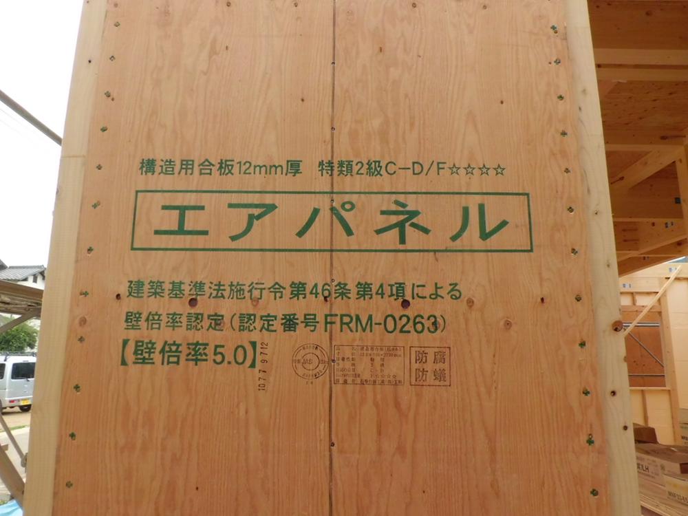 Construction ・ Construction method ・ specification. 2000 of the Building Standards Law amended, To get Japan's first Minister of Land, Infrastructure and Transport certification for structural strength on the major axis of sets, etc., Was recognized as the country is the highest strength to determine there is a performance of the "wall magnification 5.0". Provisions on, With a strength of more than this "load-bearing wall" is not in the world! 