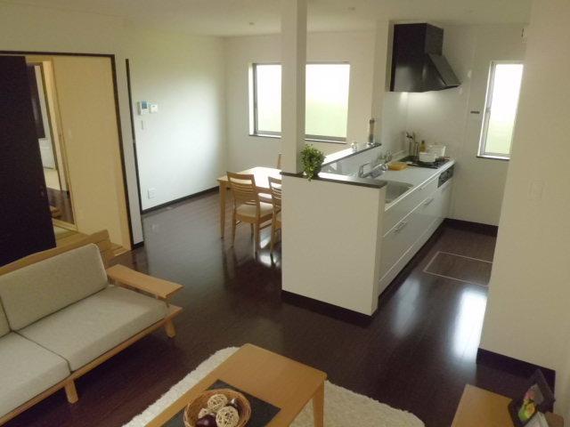 Kitchen. Mom's popular face-to-face kitchen specification