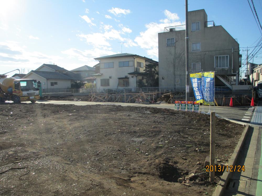 Local photos, including front road. Local (12 May 2013) Shooting