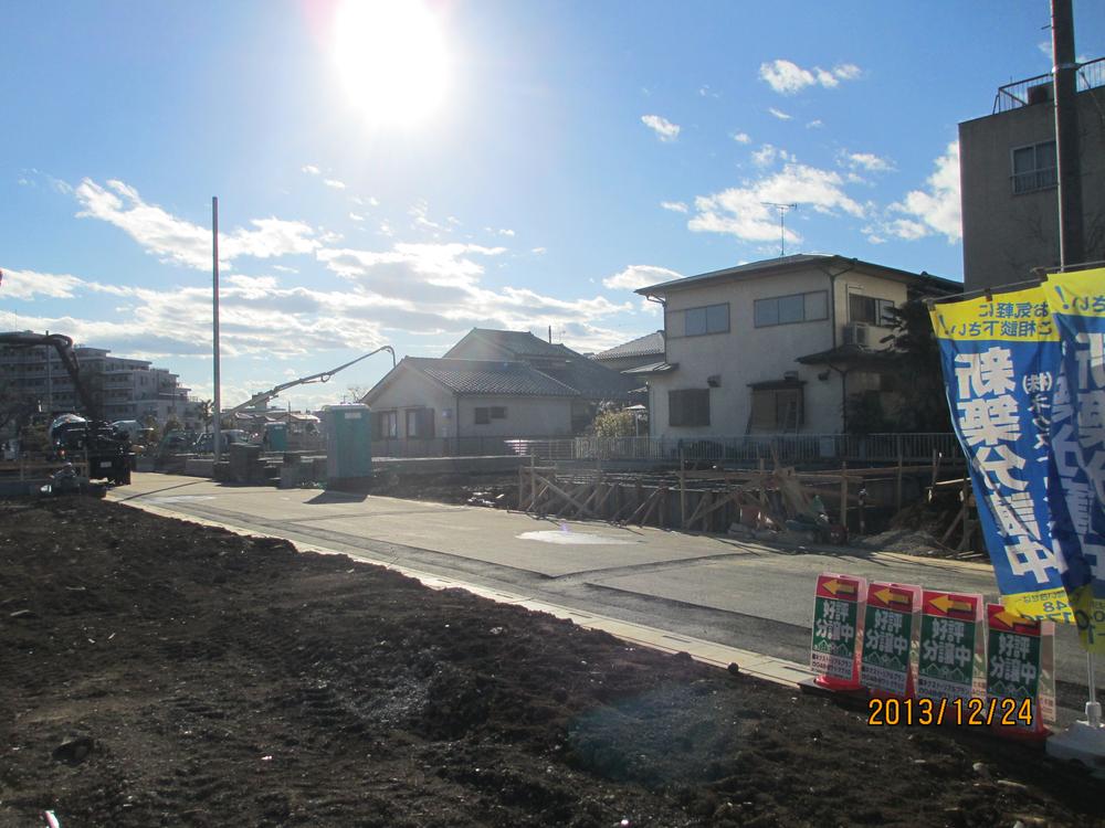 Local photos, including front road. Local (12 May 2013) Shooting