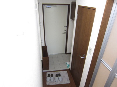 Entrance. Yes shoe box