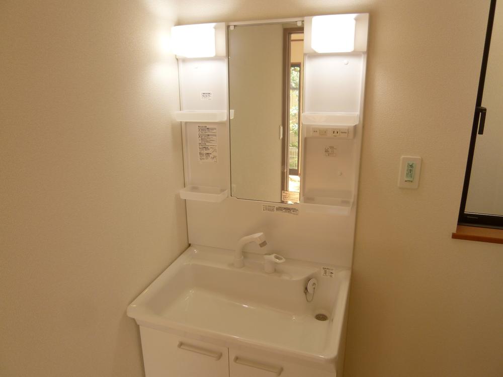 Wash basin, toilet. Indoor (11 May 2013) Shooting