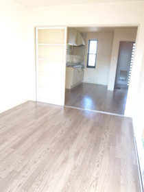 Living and room. 6 Pledge of Western-style