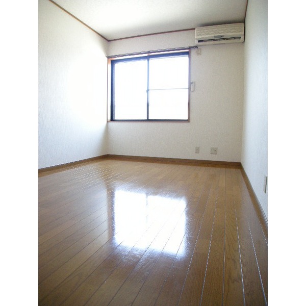 Other room space. North Western-style