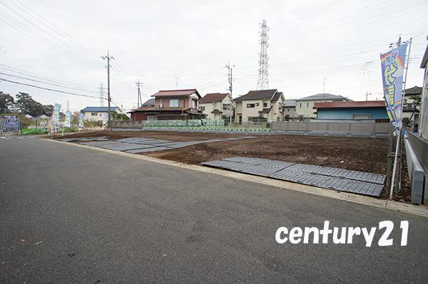 Local photos, including front road. 11 / 15 shooting Vacant lot