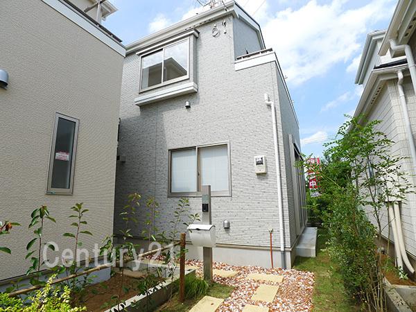 Local appearance photo. D Building