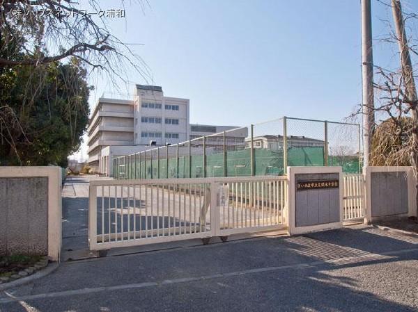 Junior high school. 720m to Saitama City Oma in tree
