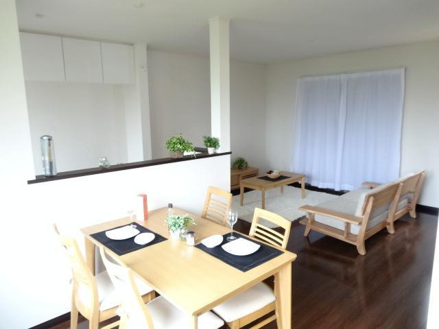 Living. A Building: Indoor (September 2013) Shooting