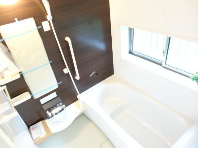 Bathroom. A Building: Indoor (September 2013) Shooting