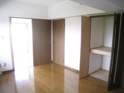 Living and room. 7.5 Pledge spread of DK