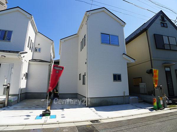 Local appearance photo. 1 Building