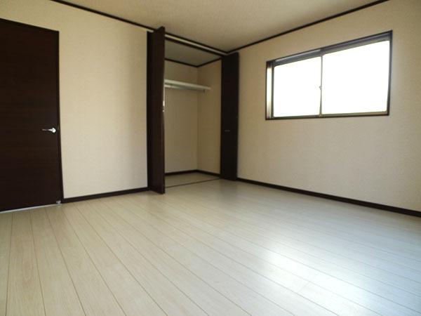 Non-living room. 1 Building