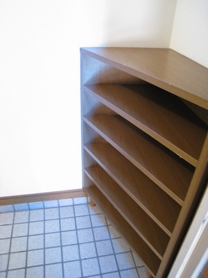 Entrance. Usually used not shoes here