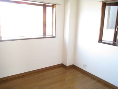 Living and room. Yes because it is a corner room bay window