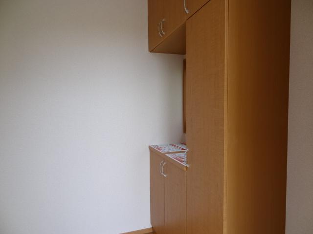 Entrance. Local (September 2013) Shooting