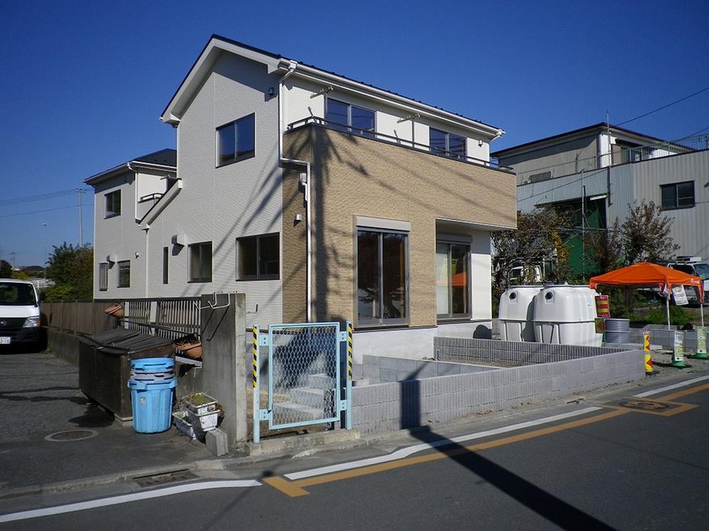 Local appearance photo. Local (11 May 2013) Shooting