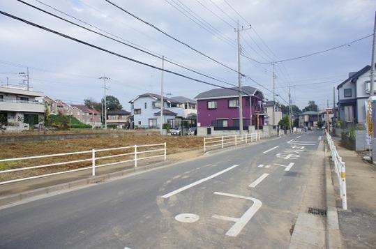 Local photos, including front road. Frontal road