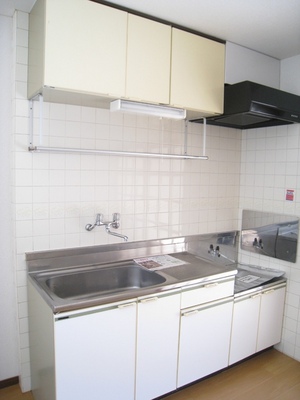 Kitchen. Gas stove is installed Allowed!