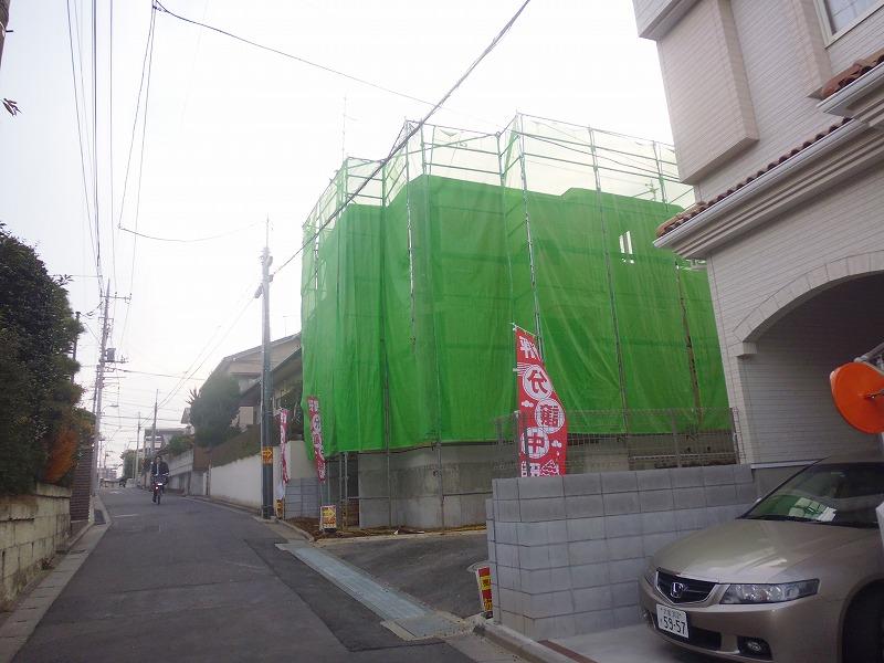 Local photos, including front road. Local (12 May 2013) Shooting