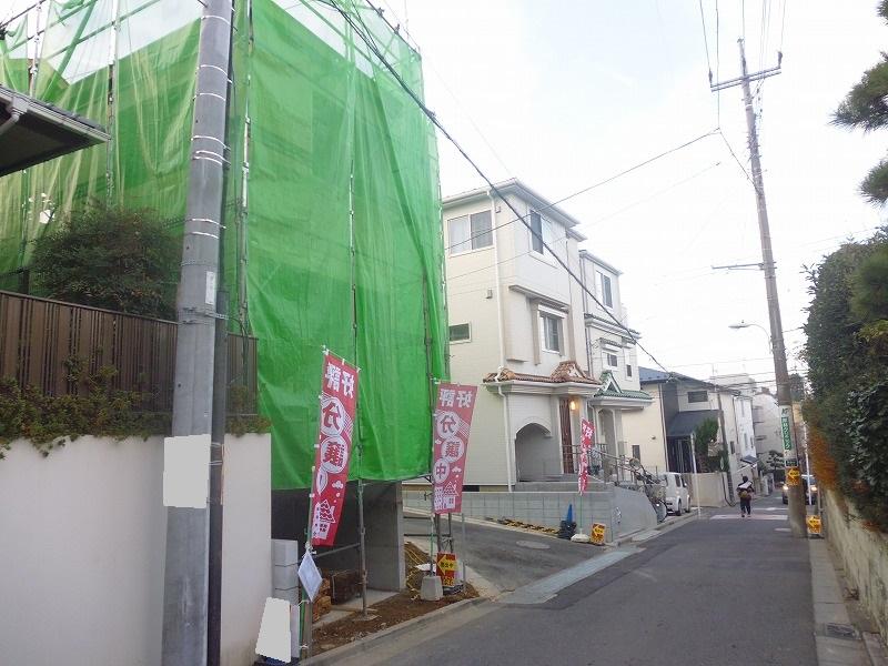 Local photos, including front road. Local (12 May 2013) Shooting