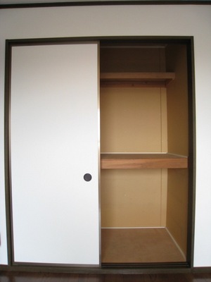 Receipt. 6 Pledge of Western-style storage space