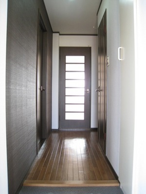 Entrance. Welcome back open the front door and is this image