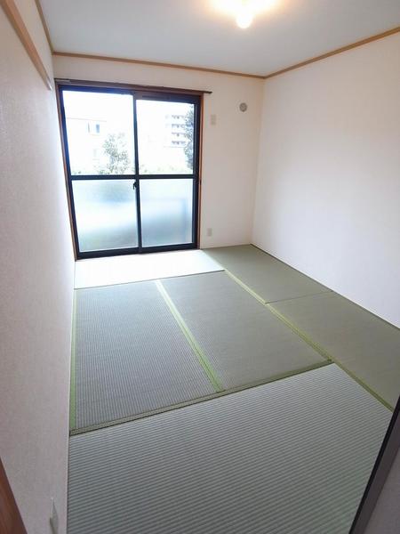 Living and room. Japanese-style room 6 quires
