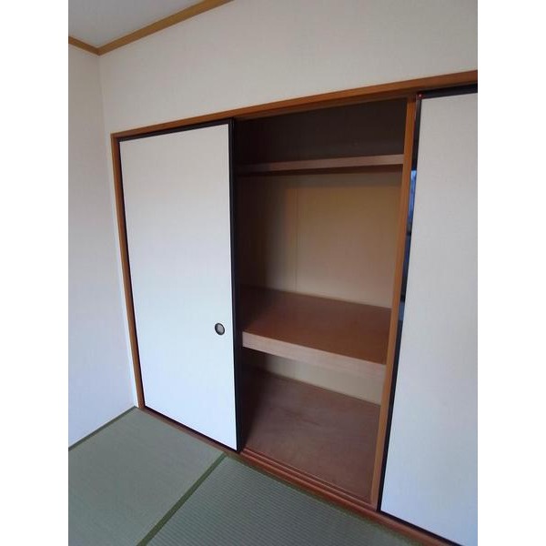 Receipt. Storage of Japanese-style room