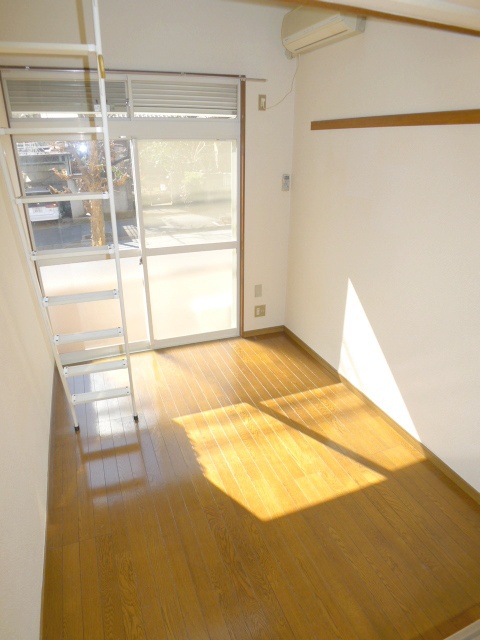 Living and room. Day good rooms