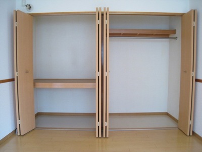 Receipt. Large-capacity storage space of the living room