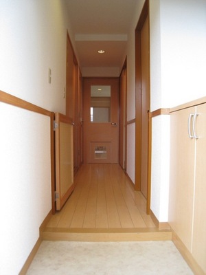 Entrance. Welcome back open the front door and is this image