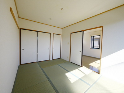 Other room space. Japanese-style day good