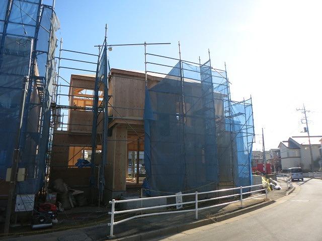 Local photos, including front road. Local (12 May 2013) Shooting